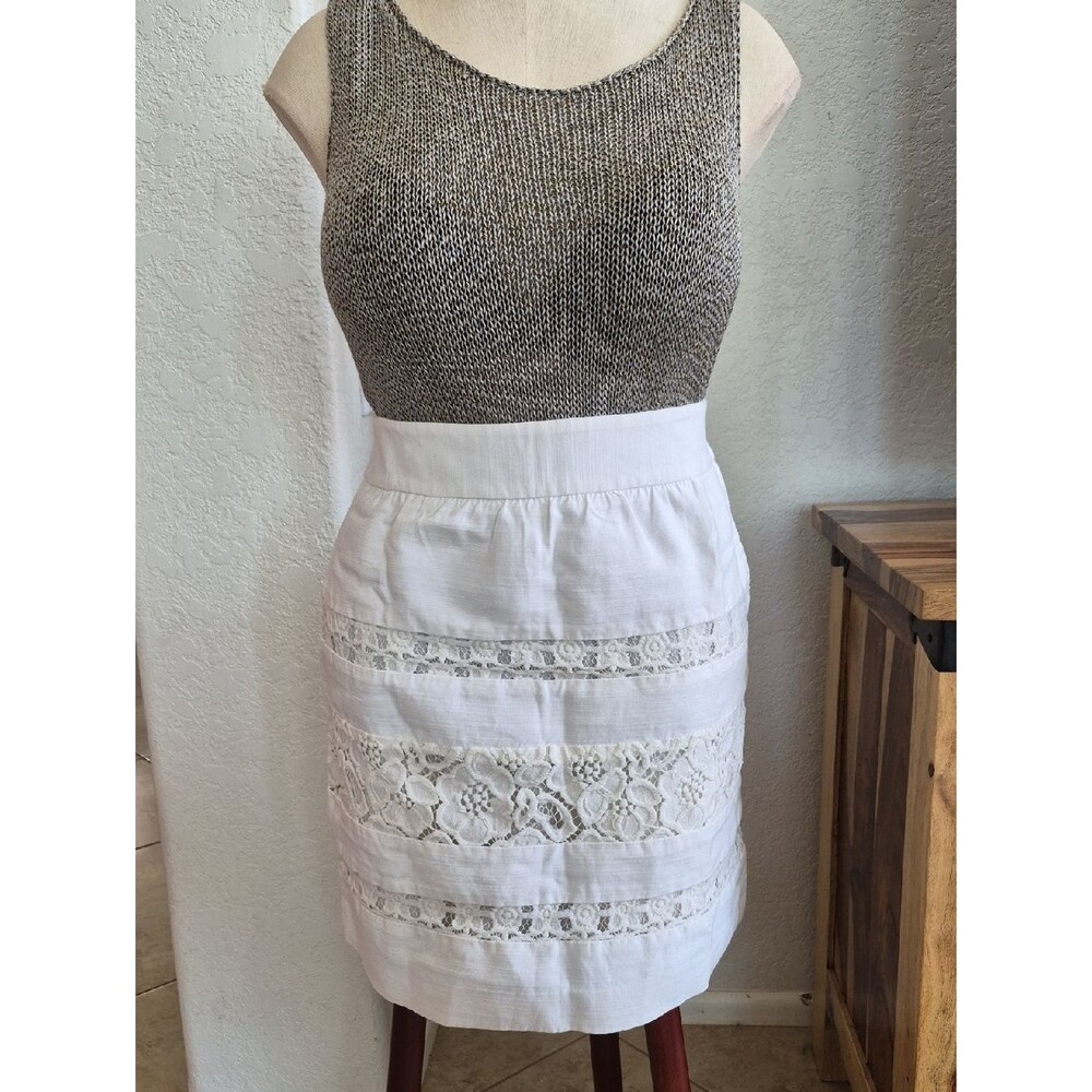 Loft, Embroidery floral Design, 80% Cotton Skirt Sz 2